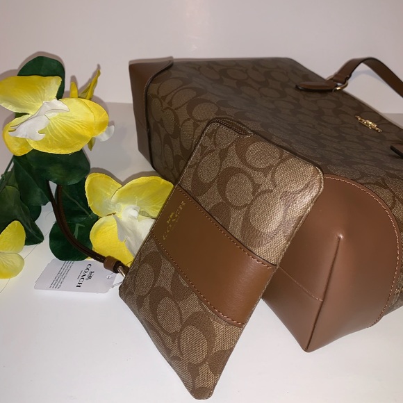 🌼🔥NEW WITH TAG COACH SET 🌼 - Picture 4 of 8